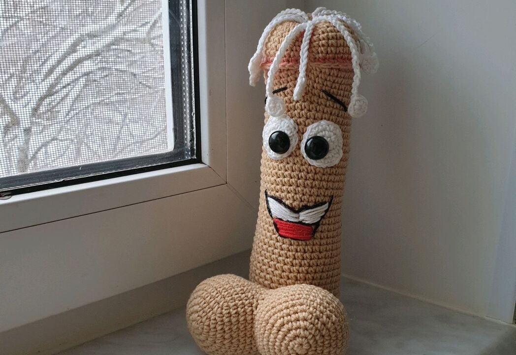 Örme oyuncaklar genişlemiş bir penisi sembolize eder